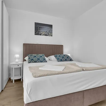 Tatil Evi Irena With Heated Pool And Sea View *