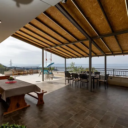 Tatil Evi Irena With Heated Pool And Sea View Makarska