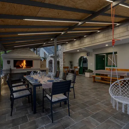 Irena With Heated Pool And Sea View Tatil Evi Makarska