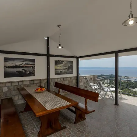 Tatil Evi Irena With Heated Pool And Sea View Makarska