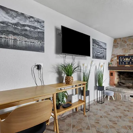 Tatil Evi Irena With Heated Pool And Sea View Makarska