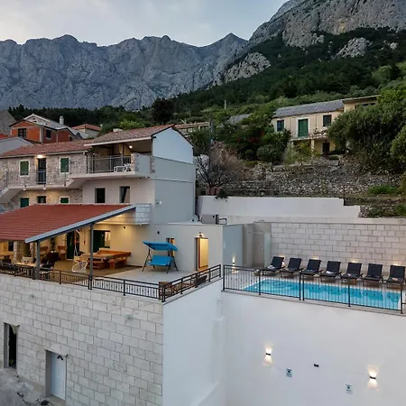 Tatil Evi Irena With Heated Pool And Sea View